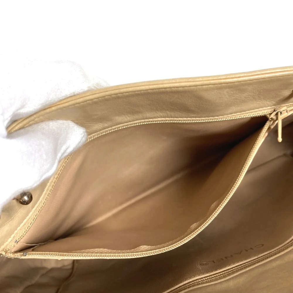 CHANEL Vintage Cream Leather Logo Shoulder Bag - Picture 14 of 16